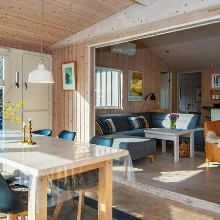 Hotel 5 Person In